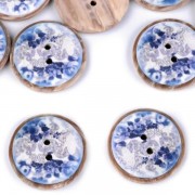 Knoflík plastový, 25mm, imitace dřeva, květy, modrá