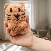 Návod na háčkovanou kočku, Kočka Mňau, hnědá